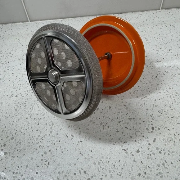 Le Creuset Flame French Press - Picture 4 of 5